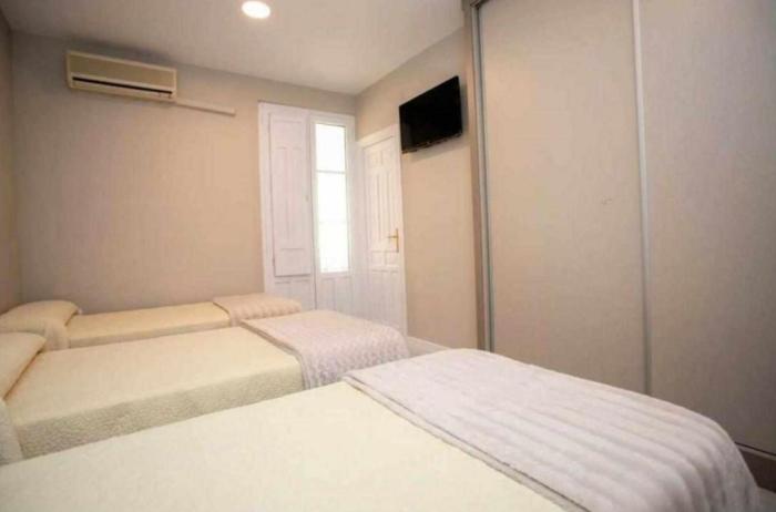 Hostal Viena Plaza Nueva Granada Szoba fotó
