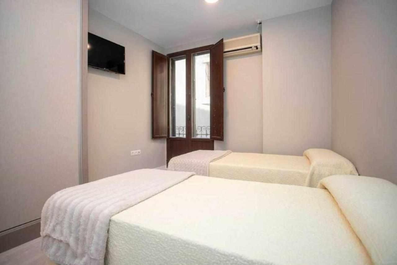 Hostal Viena Plaza Nueva Granada Kültér fotó