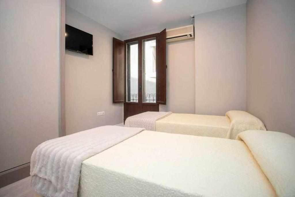 Hostal Viena Plaza Nueva Granada Kültér fotó